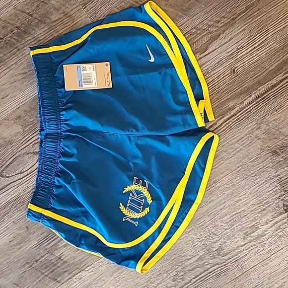 Nike Dri-Fit Tempo Shorts Size Medium - Picture 3 of 6